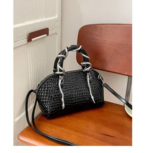 Bolso cruzado negro con patrón de cocodrilo y asa de serpiente metálica para mujer, estilo retro.