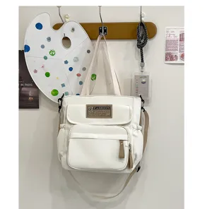 Bolso bandolera de lona blanca para estudiantes, elegante bolso tote casual con varios bolsillos.