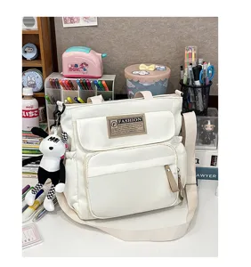 Detalles de bolso bandolera de lona blanca, bolso escolar para estudiantes con bolsillos.