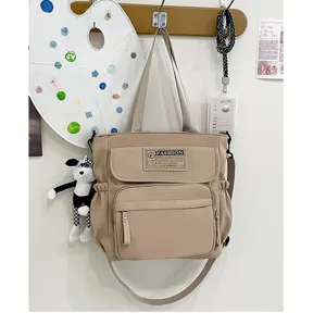 Bolso cruzado de lona con múltiples bolsillos y lindo colgante de muñeca para uso diario