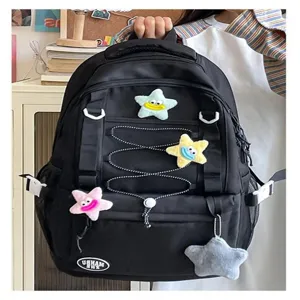Zaino nero stile coreano multitasche con coulisse e ciondoli a stella in peluche.