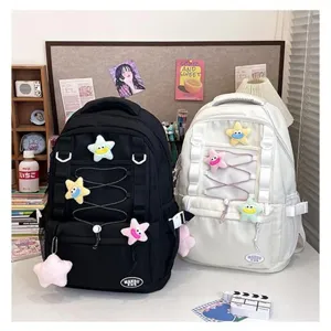 Zaino coreano multi-tasche con coulisse e simpatici ciondoli in peluche a stella per la scuola.