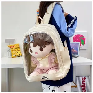 Vista dettagliata dello zaino trasparente beige con bambola di peluche per studenti