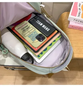 Gran mochila escolar para niñas, bolsa de estudiante elegante y duradera, vista de detalles.