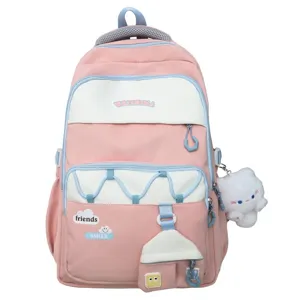 Vista detallada de mochila escolar rosa con multiples bolsillos y colgante de peluche.