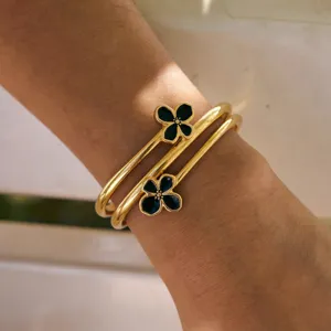 Roestvrij staal vergulde spiraal armand armband met zwarte geëmailleerde bloem details voor dames