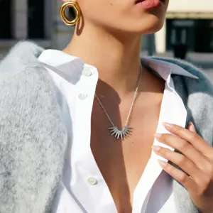Collier Pendentif Rayon de Soleil en Acier Inoxydable pour Femme Plaqué Or 18K Géométrique Charme de Rayons de Soleil Chaîne de Clavicule Bijoux Cadeau
