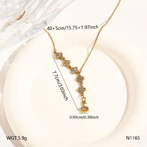 Gold stainless steel four-leaf clover clavicle chain necklace with elegant pendant details.