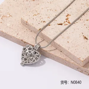 Collar con colgante de corazon abrible de acero inoxidable, joya hueca amor elegante.