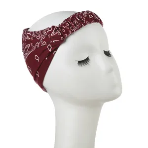 Fascia per capelli da donna bordeaux con stampa cachemire, elastica e traspirante dettaglio.