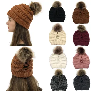 Damen Zopfstrick Mütze mit Bommel und Pferdeschwanz Loch Winter warme Strickmütze Beanie