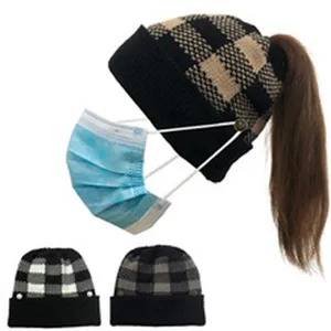 Strickmütze mit Zopfloch und Maskenknöpfen, warme Karo Beanie Mütze für Damen im Winter.
