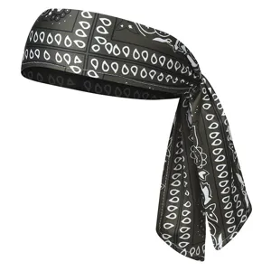 Gros-plan sur le bandeau de sport motif cachemire stylé, accessoire respirant pour course.