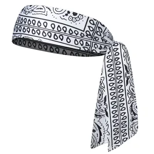 Détail bandeau de sport motif cachemire noir et blanc, tissu respirant pour course fitness.