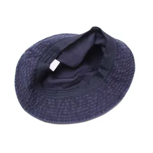 Klassieke donkerblauwe gewassen denim emmerhoed voor heren en dames, vintage zonbescherming.