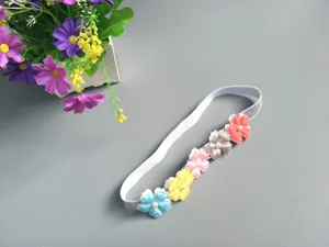 Bandeau floral pour enfants avec fleurs en tissu multicolores et perle, accessoire élastique.