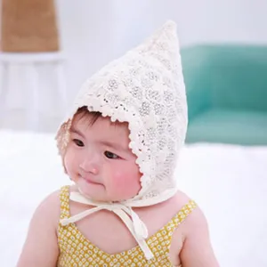 Schattige kanten baby muts met punt, zomerse peuter zonnehoed met bandjes, mooie kinderhoofddeksel.