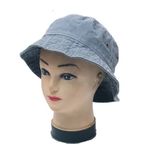 Gedetailleerd overzicht van grijze gewassen denim vissershoed, stoftextuur en rand.