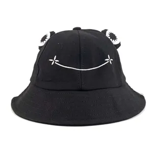Niedlicher Frosch-Bucket-Hat für Damen, schwarze Baumwoll-Sonnenhut mit gesticktem Gesicht.