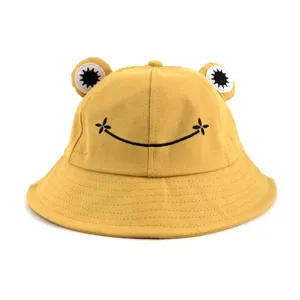 Niedlicher gelber Frosch-Eimerhut mit besticktem Smiley-Gesicht fuertaeglichen Sonnenschutz.