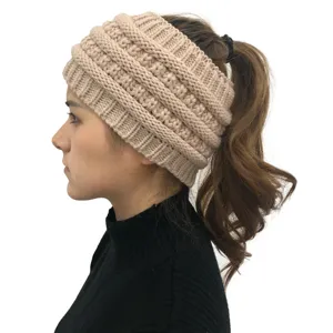 Berretto in maglia beige per coda di cavallo fascia calda invernali donna accessori capelli