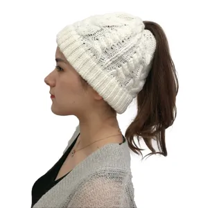 Berretto in maglia trecce bianco coda cavallo inverno caldo foro slouchy donna moda