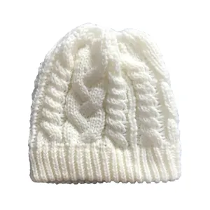 Berretto in maglia a trecce bianco da donna, comodo cappello invernale con risvolto a coste.