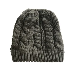 Berretto in maglia a trecce grigio scuro, cappello invernale caldo e comodo con polsino a coste.