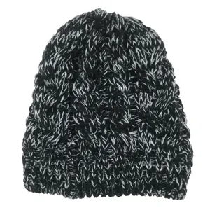 Berretto in maglia nera e bianca da donna, cappello invernale caldo ed elegante per esterno.
