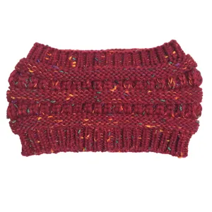 Vista dettagliata della fascia in maglia rosso scuro melange, morbida lana calda e comoda.