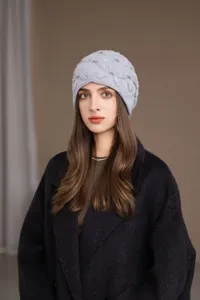 Berretto in maglia caldo autunno inverno con perle, morbido cappello in lana antivento.