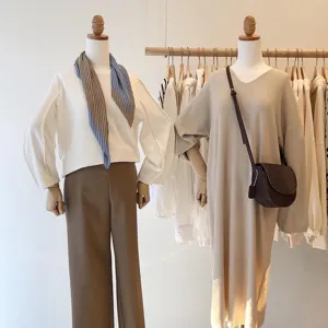 Chic pleated small square scarf, versatile elegant neck accessory for women, stylish daily wear.