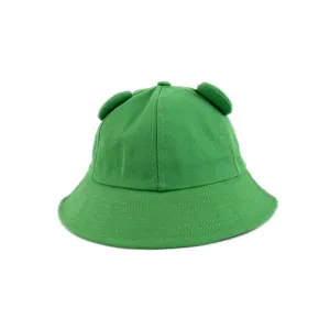 Grüner süßer Frosch-Bucket-Hat Detailblick, weicher Stoff mit niedlichen Tierohren.