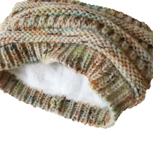 Dikke gebreide hoofdband met zachte pluche voering, kleurrijk winter haaraccessoire.