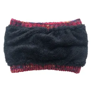 Warm gebreide winterhoofdband met zachte zwarte pluche voering, stijlvol en comfortabel.