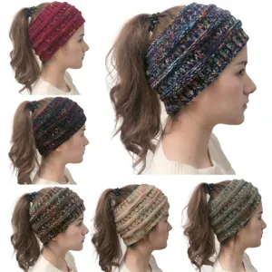 Gekleurde gebreide paardenstaart muts breed open top hoofdband warme wintermuts.