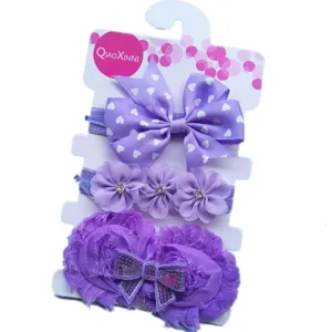 Joli ensemble de bandeau pour bébé violet avec nœuds et fleurs pour le quotidien et les photos.