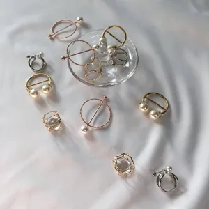 Elegantes Perl und Kristall Schalring Set, vielseitige Metall Tuchclips für Damen Mode.