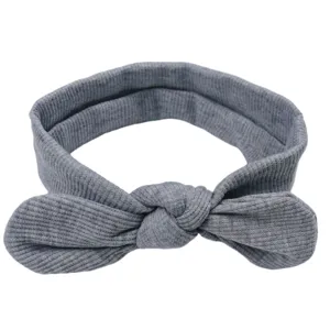 Fascia per capelli da neonato grigia lavorata a maglia con grazioso fiocco morbido.