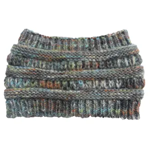 Gebreide paardenstaart muts hoofdband detail kleurrijke spikkels grijze wol warme winter accessoire