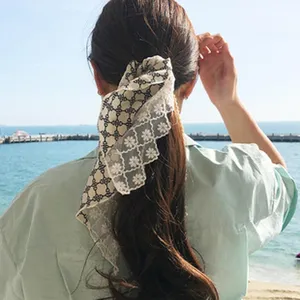 Süßes florales Haartuch mit weißer Borte, schicker Vintage-Pferdeschwanz-Haarschmuck für Damen.