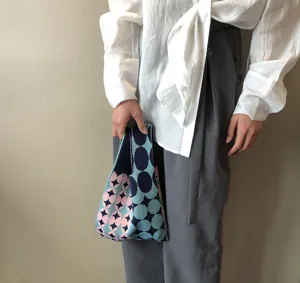 Japanischer Strick-Handtasche mit buntem Polka-Dot-Muster, tragbare Stricktasche für Damen.