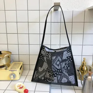 Schwarz-weiße Paisley Muster Strick-Tragetasche lässige Umhängetasche stilvolle Handtasche Damen