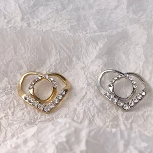 Strass doppelt Herz Schal Schnalle Metall Kleidung Clip Zubehör Detailansicht neu.