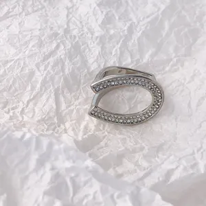 Silberne Hufeisen Seidenschal Schnalle mit funkelnden Strasssteinen, elegante Tuchring.