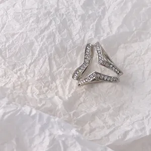 Vielseitiger Strass Schalring Schnalle Silber Dreieck Bekleidungszubehör für Damen