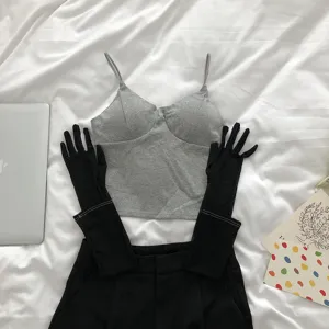 Vue détaillée d'un caraco unie d'été assorti de manches de protection solaire transparentes.