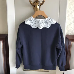 Dunkelblauer Pullover mit weißem Spitzenkragen, süßer abnehmbarer Kragen für Damen Alltag.