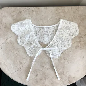 Weisser Spitzen Ersatzkragen vintage Blumenstickerei Capelet elegant Hemd Zubehoer neu