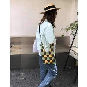 Chic grüne gelbe karierte Strick-Handtasche für Damen, lässige Schultertasche für Sommer.